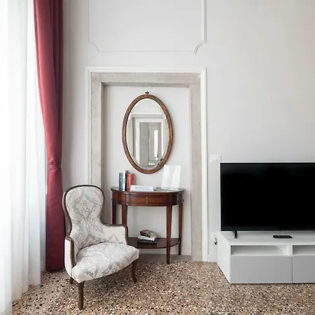 Ponte Raspi Canal View Appartement *